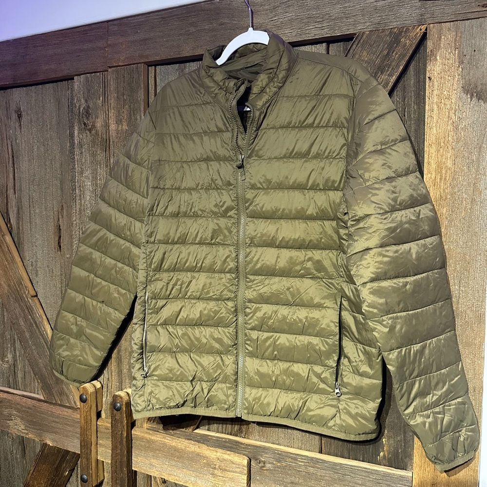 Old Navy Water-Resistant Narrow-Channel Puffer Jacket, Medium
